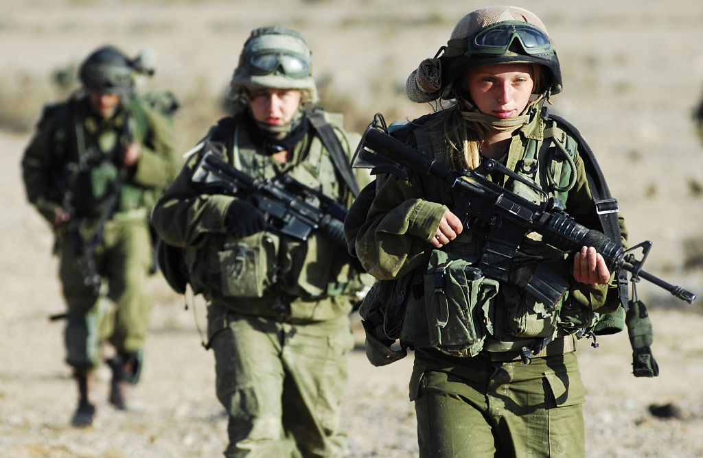 Israeli Army Ends Current Female Combat Training Cycle, Plans Adapted Pilot