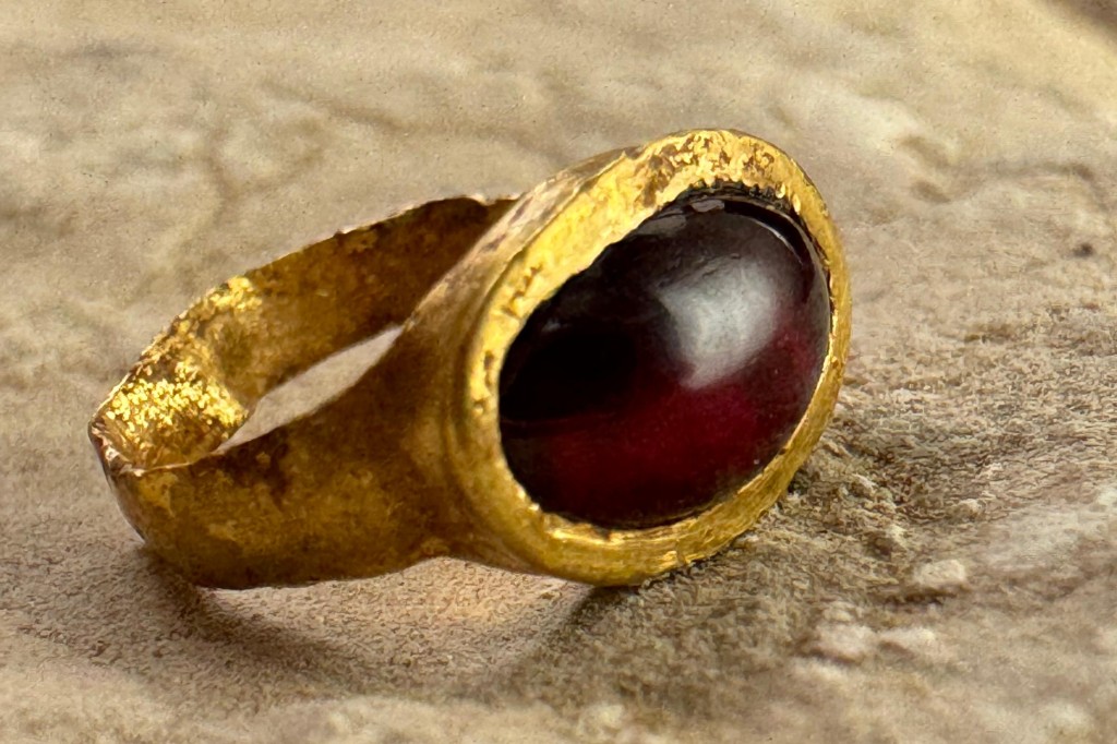 2,300-Year-Old Gold Ring Unearthed in Jerusalem