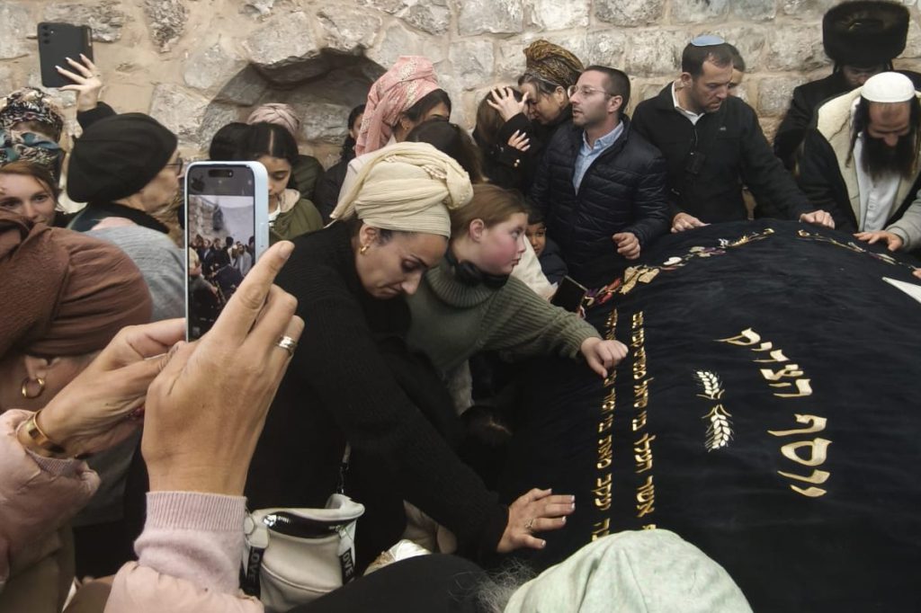 Israeli Army to Examine Return to Joseph’s Tomb Within a Month