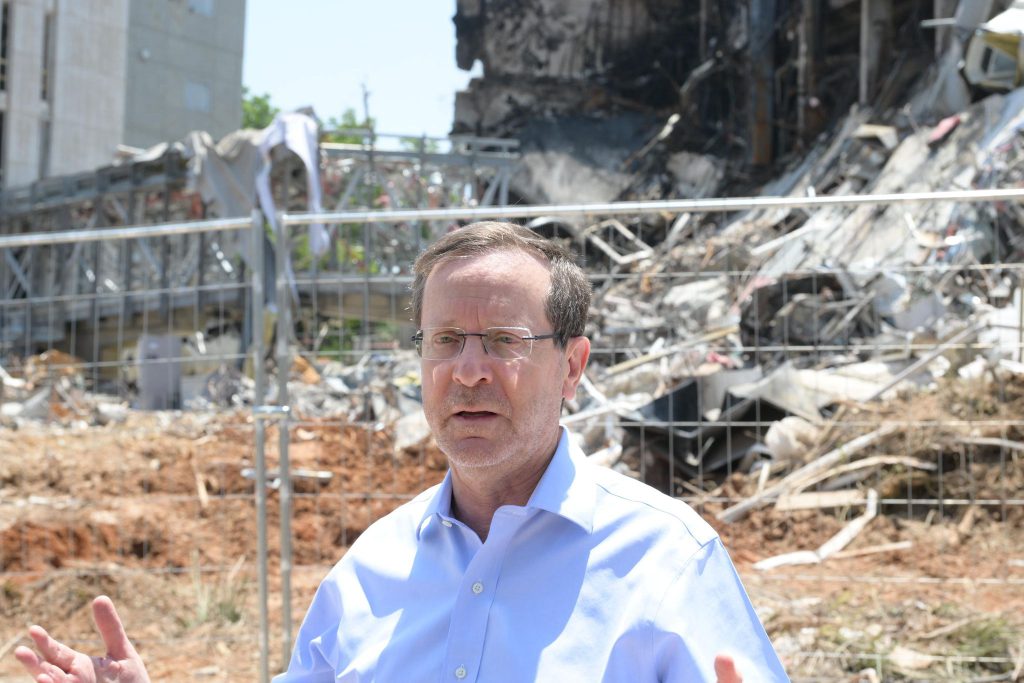 Israeli President Tours Stricken Science Institute, Vows Research Will Bounce Back