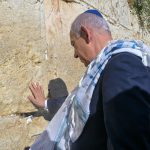 PM Netanyahu at the Western Wall: “A people has risen up as a lion. We will continue to do wonders and miracles to ensure the eternity of Israel for generations.”