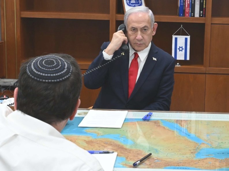Photo of PM Netanyahu on the Phone with US President Donald Trump