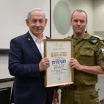 נתניהו מבקר באגף המודיעין של צה"ל