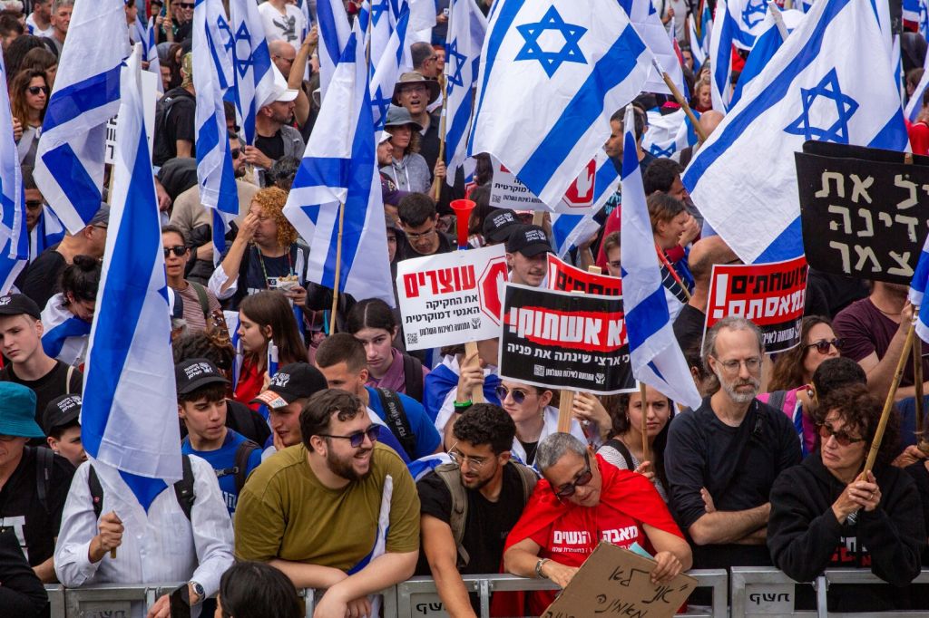Civil Servants Not Immune to Polarization, Study Finds in Israel and U.S. Parallels
