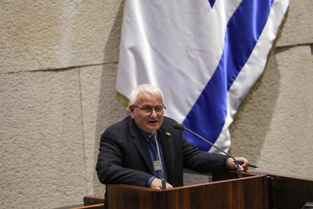 Approved in preliminary reading: Prohibition on public speaking at an educational institution for a person convicted of an offense of terrorism, racism or treason