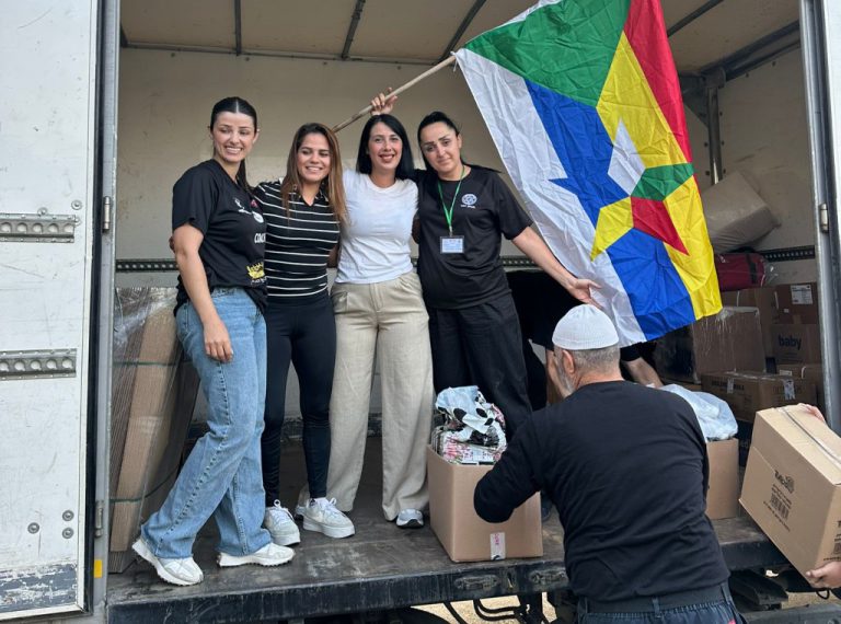 חברה בישראל: יוזמה עממית דרוזית ישראלית מגייסת סיוע מציל חיים לאחיהם בסוריה