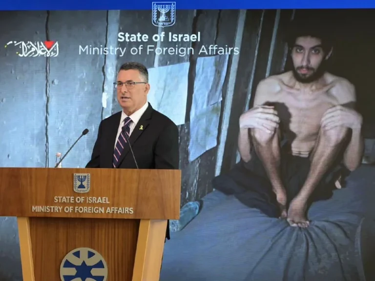 Politics: FM Sa’ar holds press conference for international media