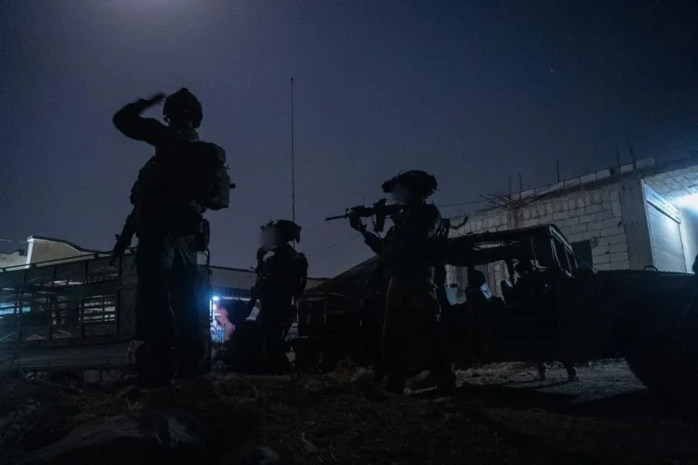 Crime: Israeli Forces Detain Weapons Dealer in Southern Syria