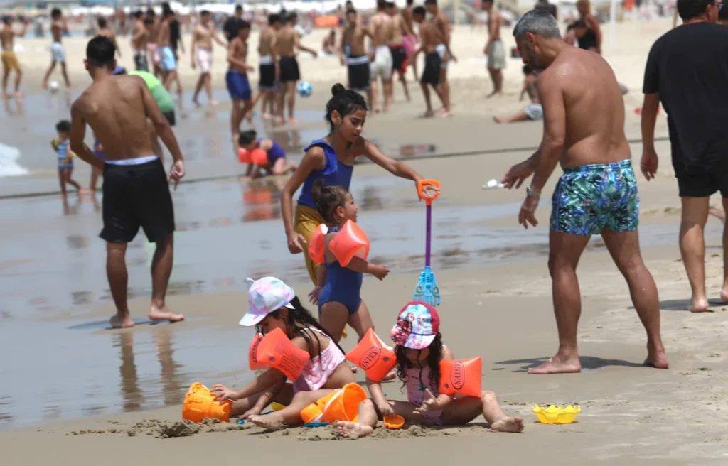 Record-Breaking Overnight Heat Grips Israel, More Extreme Temperatures Ahead