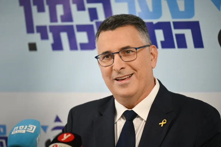 Israel Society: Israel Revokes Visas of Australian Representatives to Palestinian Authority