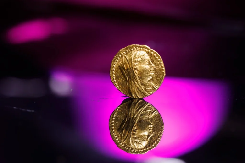 Во время раскопок в городе Давида обнаружена монета из золота, принадлежавшая древней египетской королеве