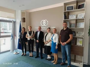 Featured 2283 300x225