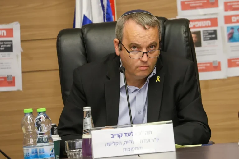 Health: Immigration Committee discusses state’s response to distressed new immigrant children. Mother of 12-year-old girl who committed suicide: “We love the country, but when we needed help and treatment from the state – we did not receive it”