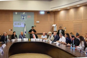 Комитет по внутренним делам обсуждает «исключение еврейского сектора из тендеров, выдаваемых Израильским земельным ведомством