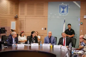 Featured 747 300x200