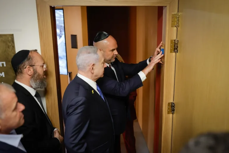 Israel Society: Knesset Speaker MK Ohana and Prime Minister MK Netanyahu dedicate interactive Government Room and refurbished Six-Day War Room