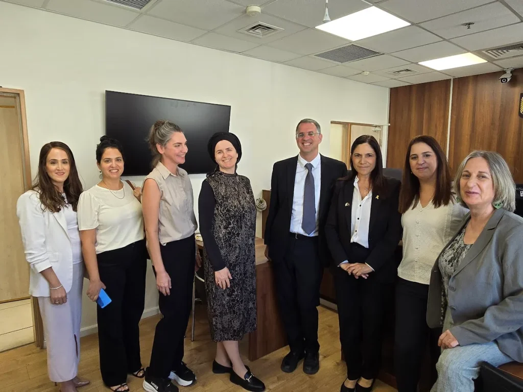 Israel Society: Special Committee on Foreign Workers visits Population and Migration Court, observes hearing for foreign worker appealing decision to revoke his permit