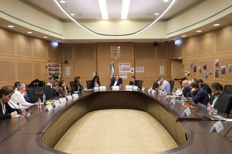 Politics: Diaspora Affairs committee discusses significant increase in emigration. MK Kariv, chair: “Tsunami of Israelis choosing to leave the country”