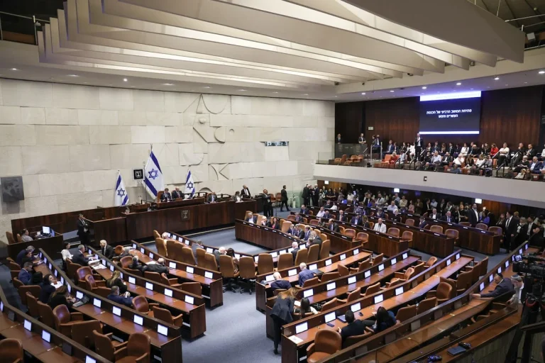 Politics: Prime Minister’s announcement on the Government’s plans for the coming session accepted by the Knesset Plenum; no-confidence motions submitted by the opposition voted down