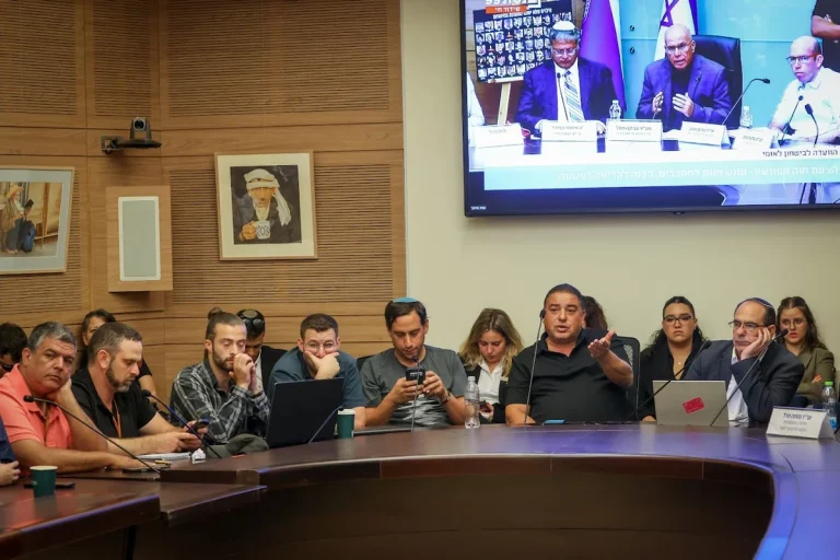 Politics: National Security Committee approves for first reading death penalty for terrorists; National Security Minister MK Ben Gvir: Let every terrorist who goes to murder know that he can expect one penalty—the death penalty