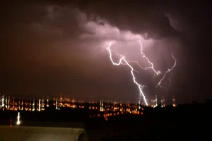 Страховщики должны возглавить борьбу против изменения климата, говорит израильское исследование.