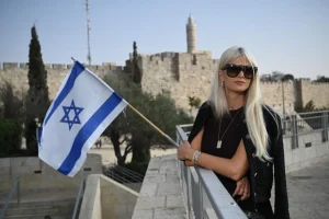 Я рисковала своей карьерой», чтобы высказаться за Израиль, говорит канадская модель