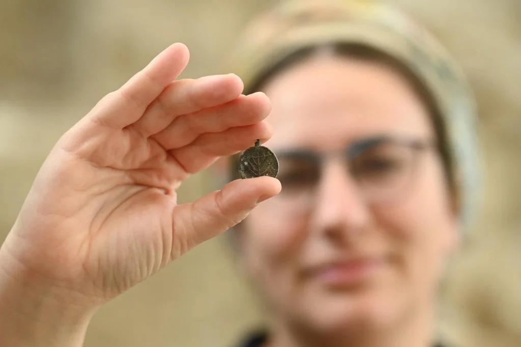 Ancient Menorah Pendant Challenges Assumptions About Jewish Life in Byzantine Jerusalem