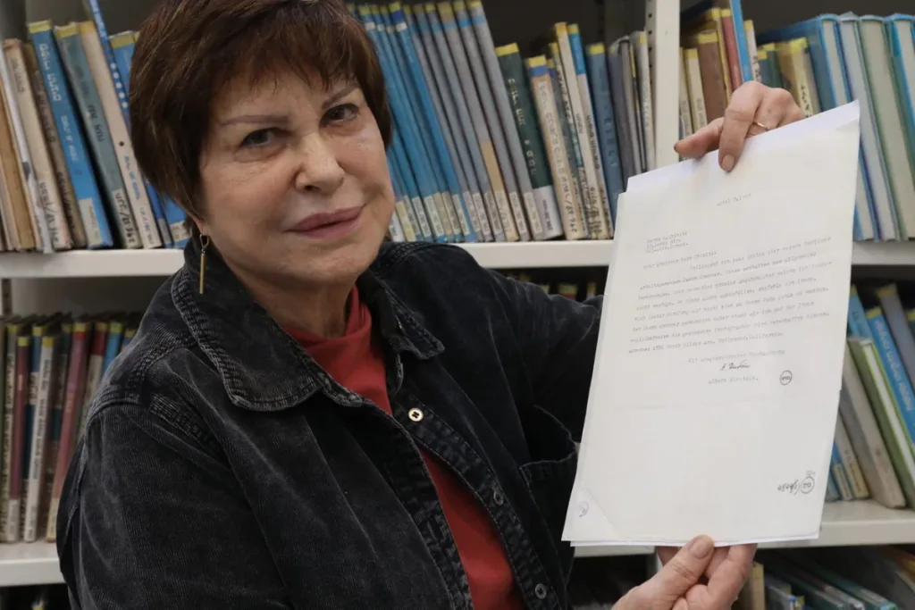 Einstein Like You’ve Never Seen Him: Rare Personal Letter Surfaces in Tel Aviv