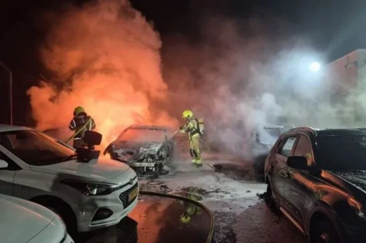 Sasakyan ng Israel Sinunog sa Gitna ng Pagpapatupad ng Batas sa Krimen ng Bedouin