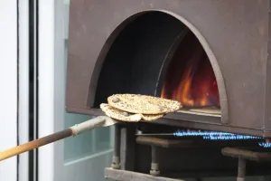 Сбережения на Песах: израильские власти взялись за цены на кошерную муку Израильские власти начали проверку цен на кошерную муку в преддверии праздника Песах, чтобы предотвратить необоснованное завышение стоимости. В рамках этой инициативы Министерство экономики и промышленности совместно с Министерством сельского хозяйства и развития села проводят проверки в крупных торговых сетях и на складах производителей. Цель – убедиться, что цены на муку, являющуюся одним из основных продуктов для приготовления мацы, соответствуют рыночным реалиям и не подвергаются спекулятивному росту перед праздником. Песах, один из главных еврейских праздников, в этом году начнется вечером 15 апреля и продлится до вечера 23 апреля. В этот период потребление муки для выпечки мацы значительно возрастает. Представители министерств заявили, что будут внимательно отслеживать ситуацию на рынке и готовы принять меры в случае выявления нарушений.