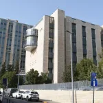 Mabilis na Pag-iisip, Nailigtas ang 7-Anyos sa Party ng Chanukah sa Paaralan