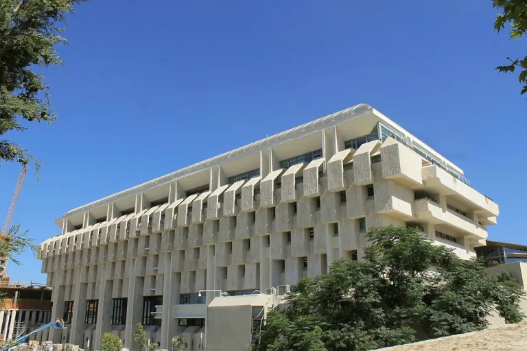 Bank of Israel Cuts Interest Rate Again, Defying Economist Forecasts