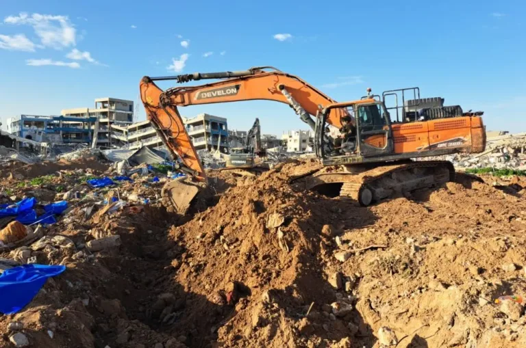 الأمن: أول من خرجوا، وآخر من عادوا”: إسرائيل تحتفل بعودة الرهينة ران غفيلي الأخيرة