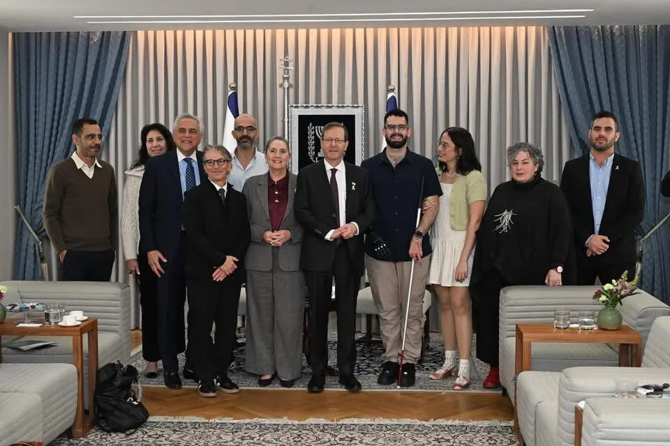 डॉ. कोल्बर और मेजर योनातन अरमोनी की भागीदारी से हाथ पुनर्वास परियोजना का प्रदर्शन