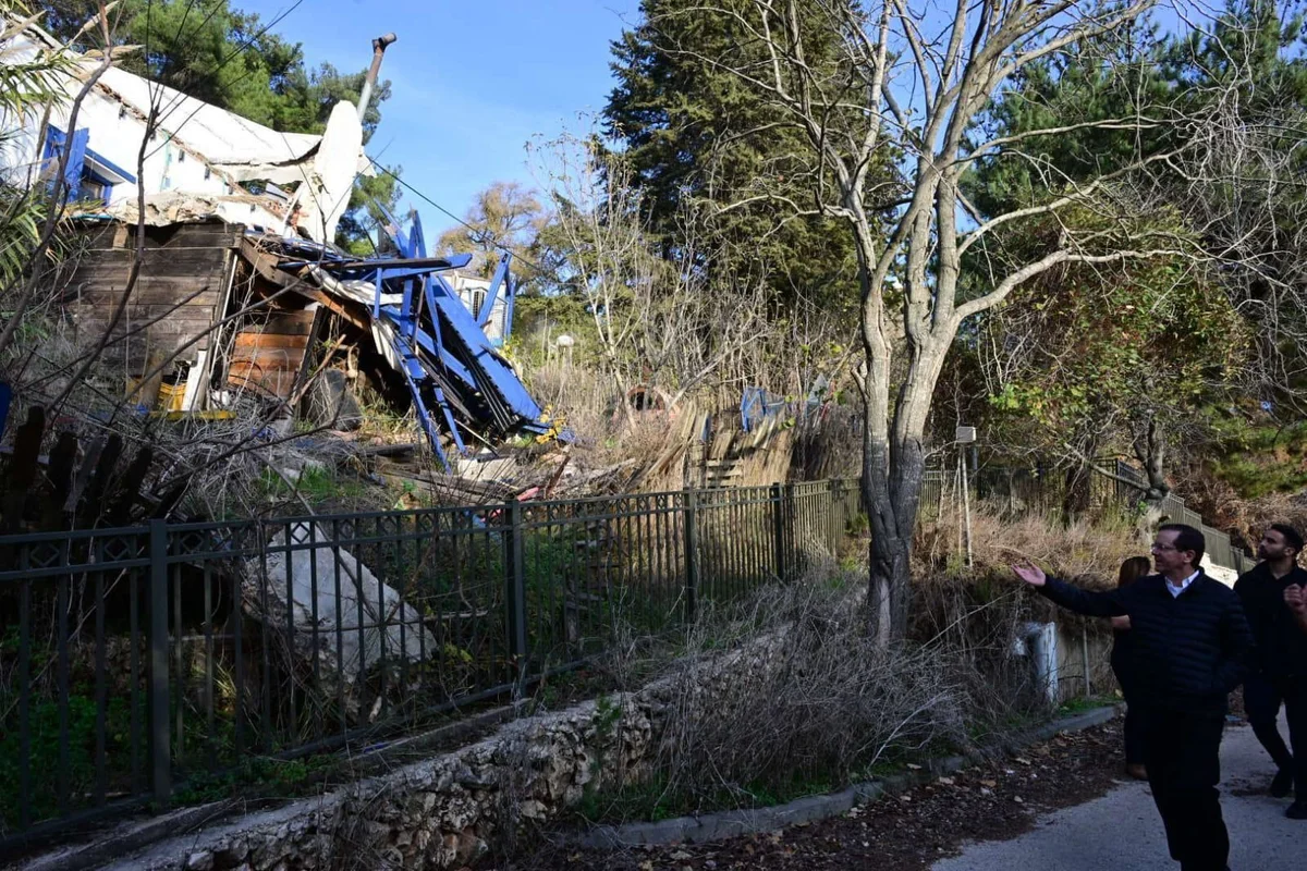 שנה אחרי: נשיא המדינה שב לקיבוץ מנרה וחנך מחדש את גן הילדים שספג פגיעת טיל ישירה