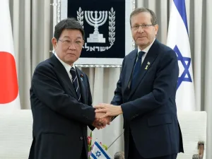 Le ministre japonais des Affaires étrangères Motegi en visite chez le président israélien