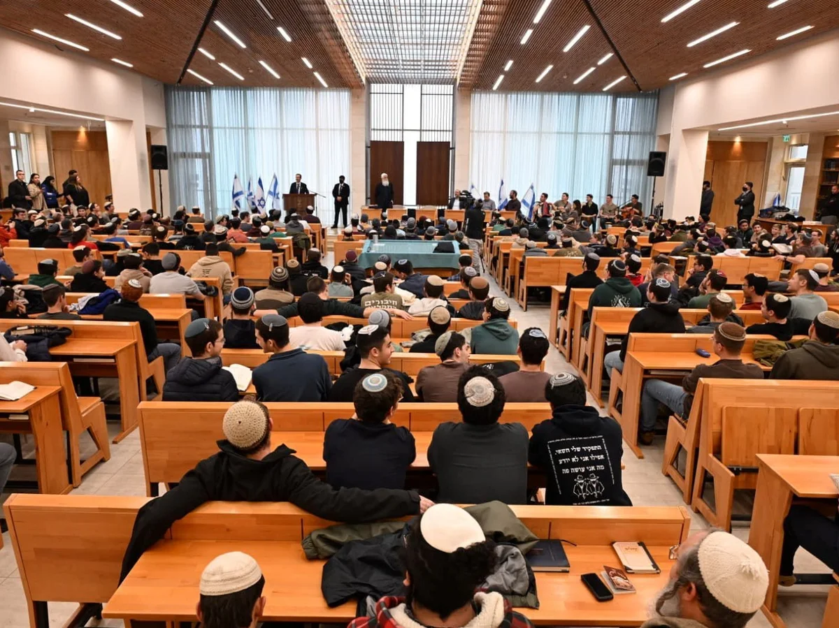 President visits Makor Chaim Yeshiva
