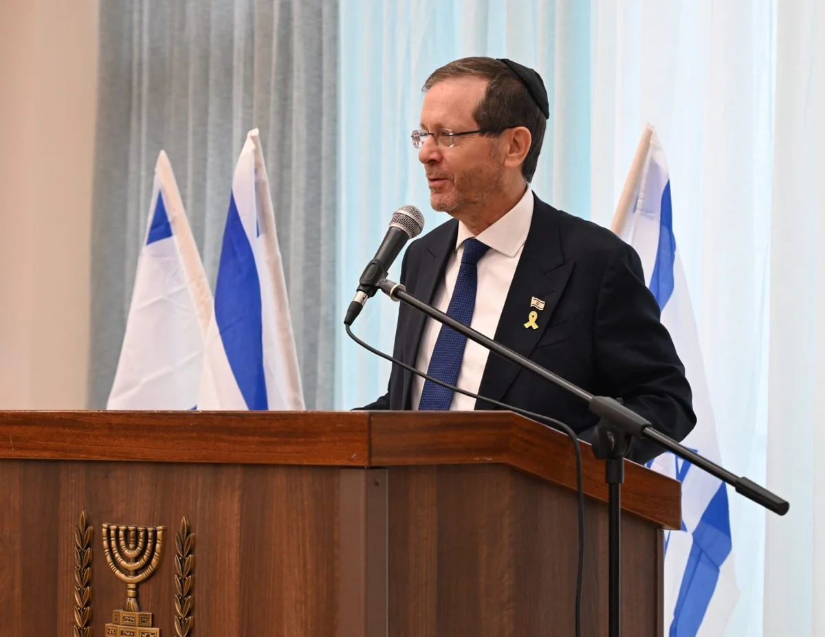 Madaxweynaha Dalka oo booqday dugsiga sare ee