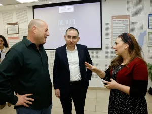 مسؤولون في “ماؤوز” يلتقون مدير الوزارة