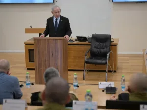 Netanyahu meets top military, security brass