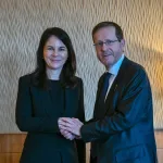 Isxaaq Hersog oo u sheegay Madaxweynaha Golaha Guud ee QM, Annalena Baerbock, shirka Davos: “Ma aha wax la aqbali karo in madasha sharci ee caalamiga ah lagu isticmaalo siyaasad caalamiya oo ceeb ah si looga hor istaago saraakiil Israa’iili oo ka yimid dimuqraadiyadda kaliya ee Bariga Dhexe