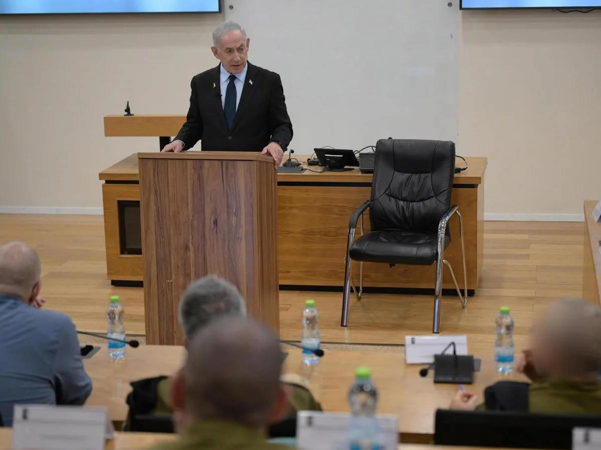 Netanyahu meets with security chiefs, colonels