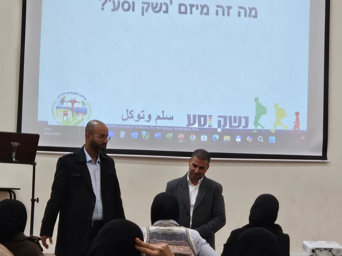 Agaasimaha Guud ee Maamulka Badbaadada Waddooyinka ayaa booqday bandhigga hindisaha ‘Neshak V’Sa’ ee dugsiga Al-Furoq ee Fureidis