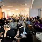 ללמוד, להתחבר, להישאר: בית הספר המרכזי כמנוע לשימור עובדים