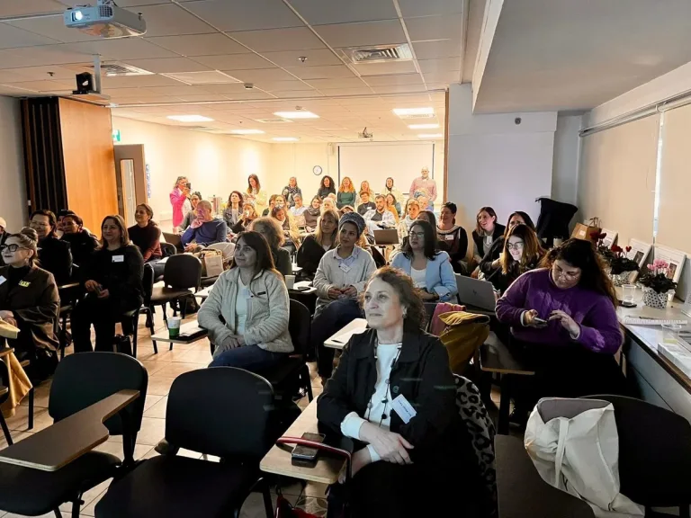 المجتمع الإسرائيلي: المدرسة كمحرك للاحتفاظ بالموظفين