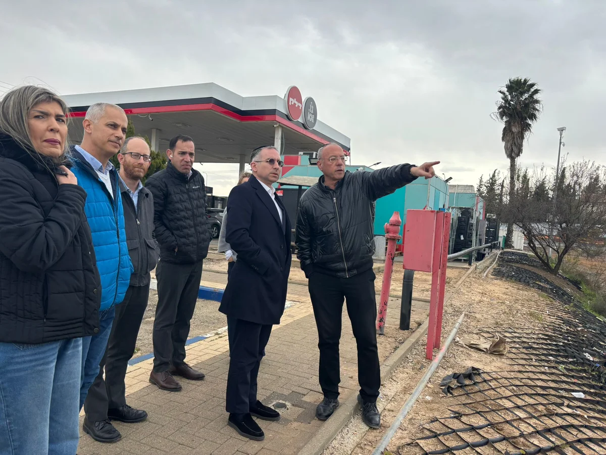 Interior Ministry Director Visits Zur Hadassah Council