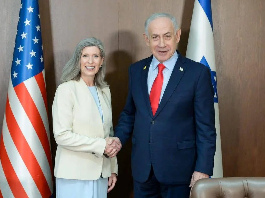 ראש הממשלה בנימין נתניהו נפגש בלשכתו בירושלים עם הסנאטורית האמריקנית ג׳וני ארנסט.