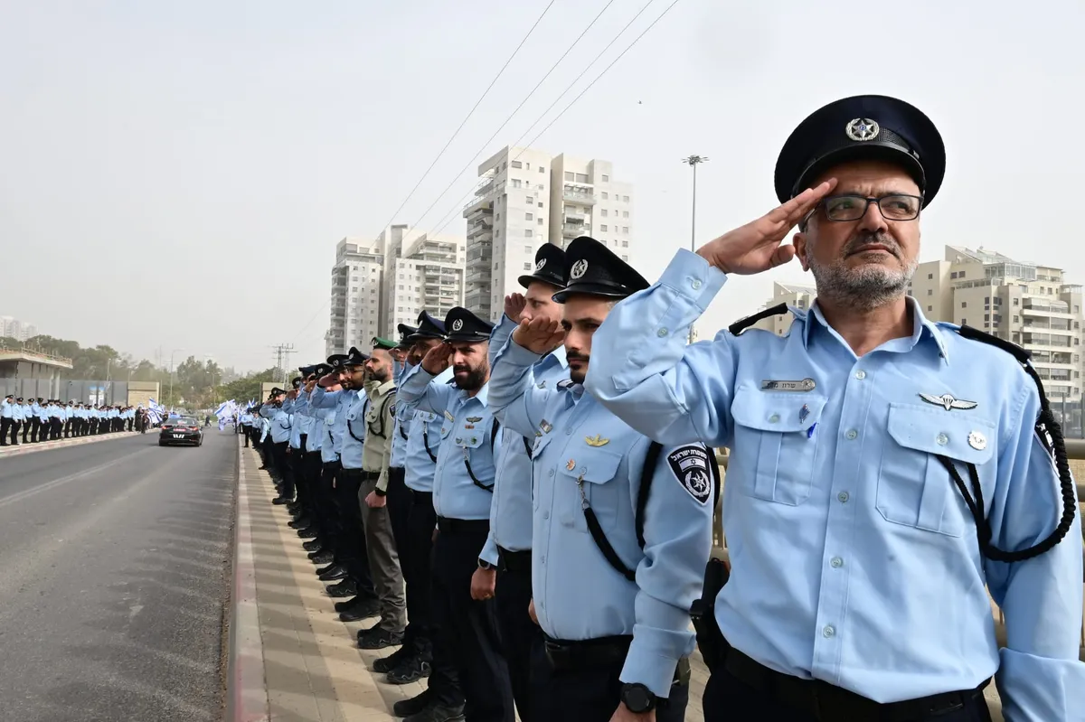 Dadka Israa’iil oo jidadka isku soo baxay si ay ugu sagootiyaan Ran Gvili oo ahaa qofkii ugu dambeeyay ee maxaabiis laga soo badbaadiyo