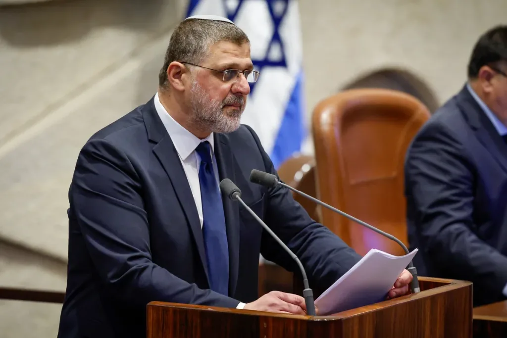 מליאת הכנסת אישרה להעביר לדיון במליאה את ההצעה לסדר היום של ח"כ אביחי בוארון בנושא החלטת בג"ץ להוציא צו על תנאי נגד תיקון חוק יסוד