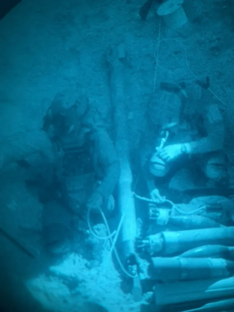 Krimen: Mahigit 110 mortar shells at armas, natagpuan sa loob ng UNRWA humanitarian aid sacks.